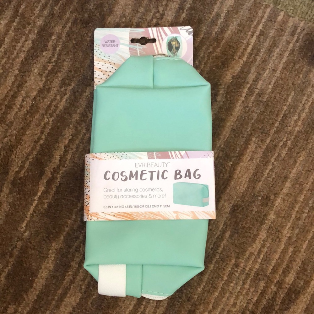🌵3/$15 Evribeauty green sea foam zipper cosmetic bag (see description)